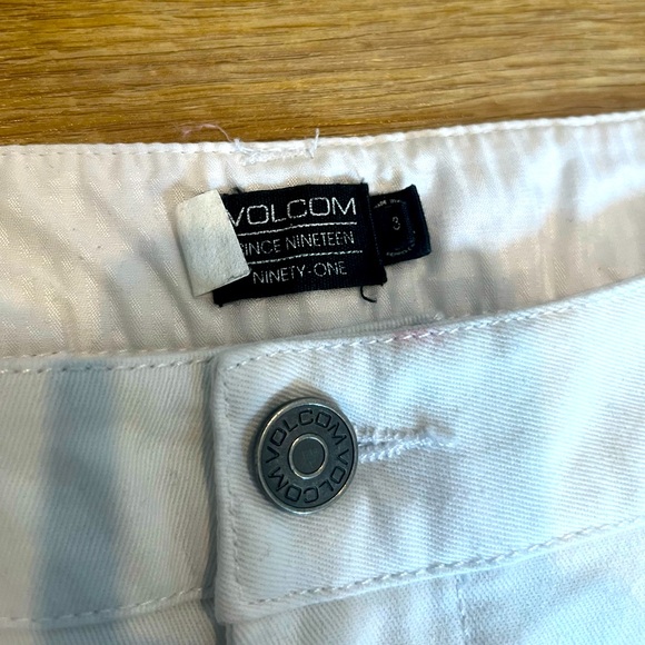 Volcom Shorts - Picture 2 of 4